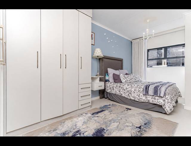2 BEDROOM APARTMENT FOR SALE IN HALFWAY HOUSE